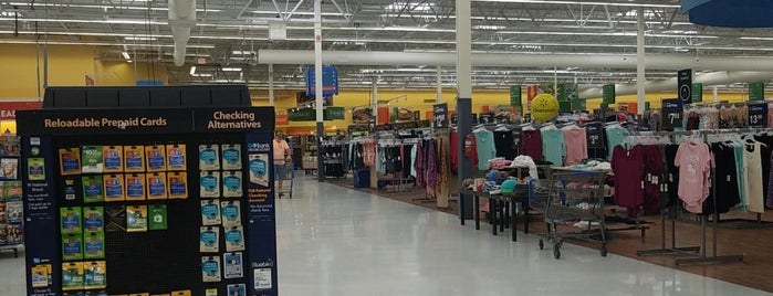 Walmart Supercenter is one of Tempat yang Disukai Terri.