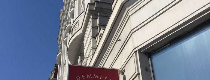 Demmers Teehaus is one of Lugares favoritos de Gregor.