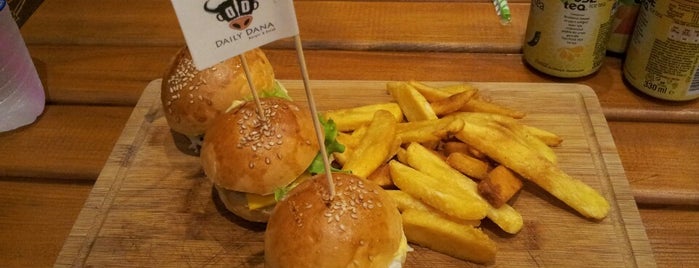 Daily Dana Burger & Steak is one of Lugares favoritos de Ebru.