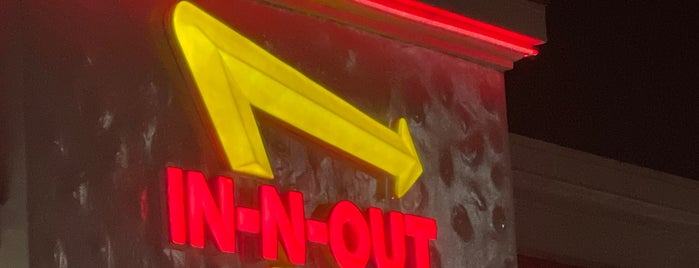 In-N-Out Burger is one of Lugares favoritos de Jose.