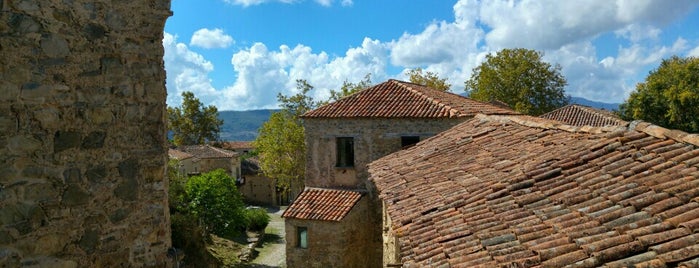Roscigno Vecchia is one of ghost towns.