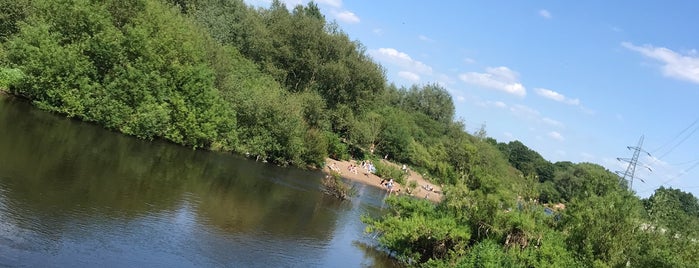 Urmston Meadows is one of Orte, die Tristan gefallen.