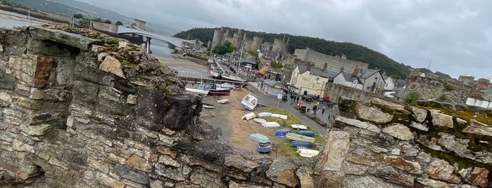 Conwy City Wall is one of Lugares favoritos de Tristan.