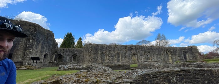 Whalley Abbey is one of Orte, die Tristan gefallen.