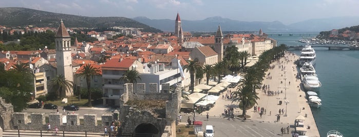 Trogir Old Town is one of Posti che sono piaciuti a Tristan.