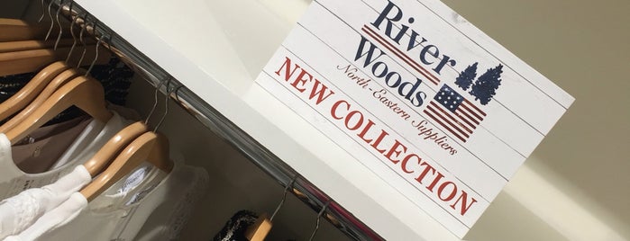 River Woods is one of สถานที่ที่ Mike ถูกใจ.