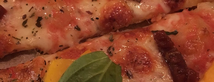 Camorra Pizza&Birra is one of Lieux qui ont plu à Elena.