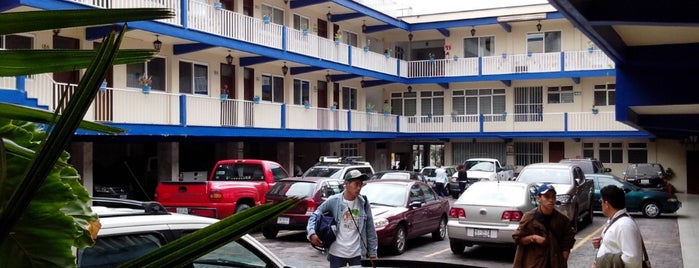 Hotel Pluviosilla is one of Tempat yang Disukai Pathy.