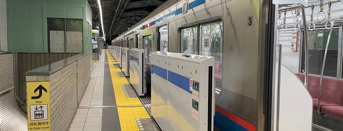 Nishi-takashimadaira Station (I27) is one of 地下鉄駅（東京メトロ、都営地下鉄).