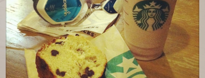 Starbucks is one of Tempat yang Disukai Natia.