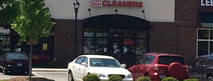 Easy Wash Cleaners is one of สถานที่ที่ Ya'akov ถูกใจ.