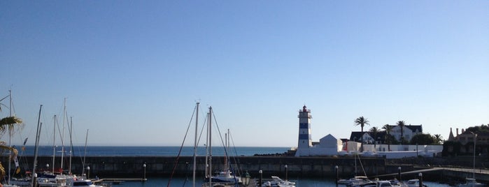 Hemingway is one of Sítios.