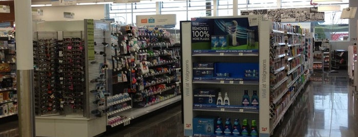 Walgreens is one of Colleenさんのお気に入りスポット.
