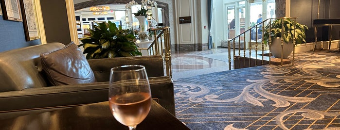 Rowes Wharf Sea Grille is one of Date night..