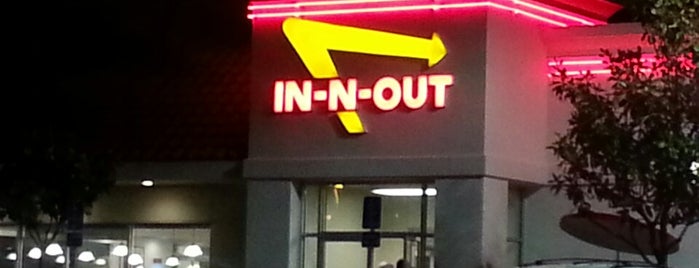 In-N-Out Burger is one of Tempat yang Disukai Rosana.