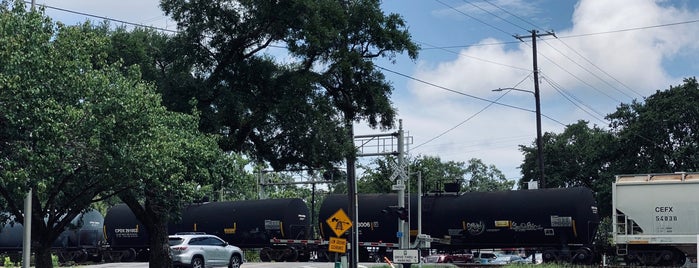 Ocean Springs, MS is one of Shopping and repair locations.