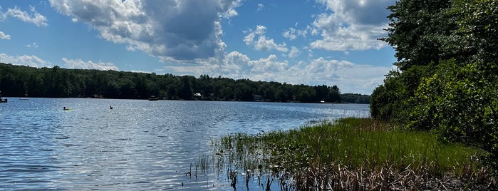 Kennebunk Pond is one of Roadtrip!!.