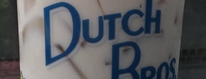 Dutch Bros Coffee is one of สถานที่ที่ Ross ถูกใจ.