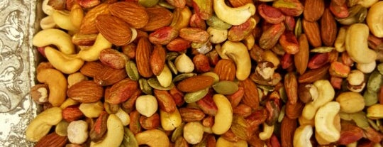 Tavazo Nuts & Dried Fruits | آجیل و خشکبار تواضع is one of Lugares favoritos de Rozhin.