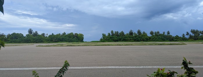 Kooddoo Airport is one of Airports.