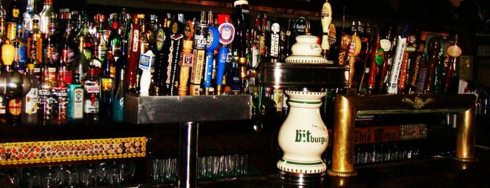 Peculier Pub is one of Distinguished Drinkeries of NYC.