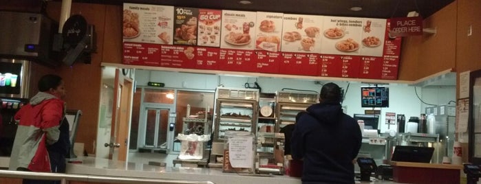 KFC is one of สถานที่ที่ Lou The Chef ถูกใจ.