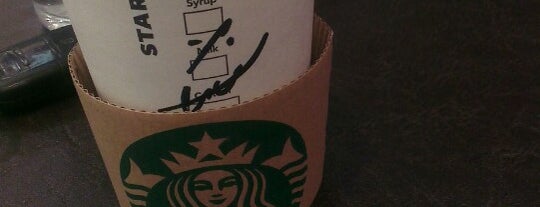 Starbucks is one of Lugares favoritos de Ibrahim.
