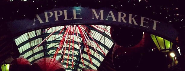 Apple Market is one of Markets e Lojas!.