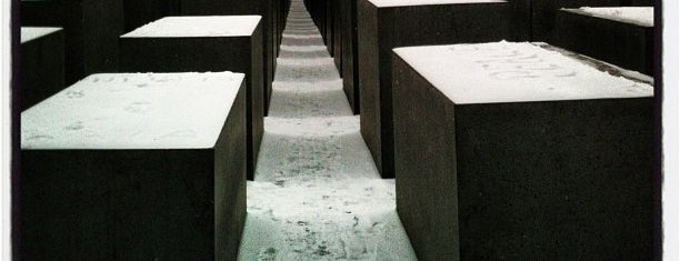 Мемориал памяти убитых евреев Европы is one of Monumentos!.