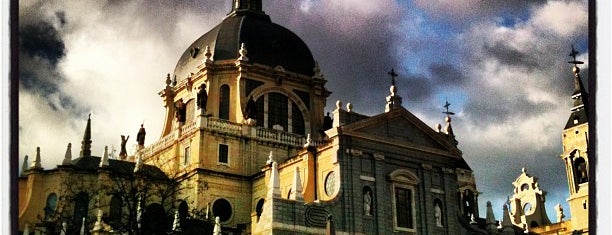 Almudena Cathedral is one of Igrejas e Catedrais!.