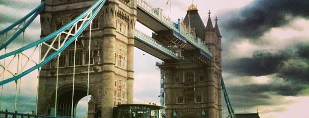 Tower Bridge is one of Monumentos!.