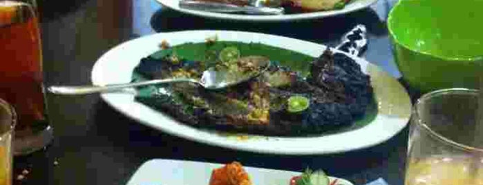 Terminal Live Seafood is one of Surabaya.