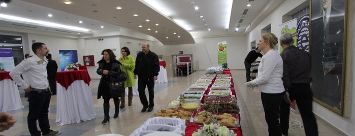Lezize ev yemekleri & Catering is one of İzmir Favori Mekan.