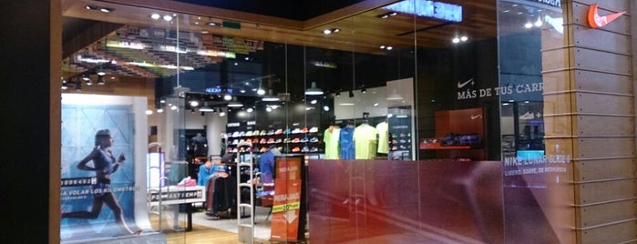 Nike Running is one of Lieux qui ont plu à Milton.