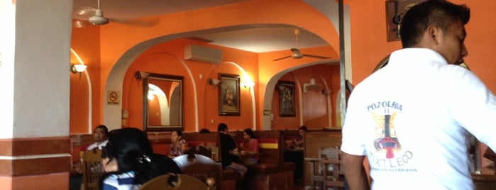 Pozoleria El Tixtleco is one of สถานที่ที่บันทึกไว้ของ Linda.