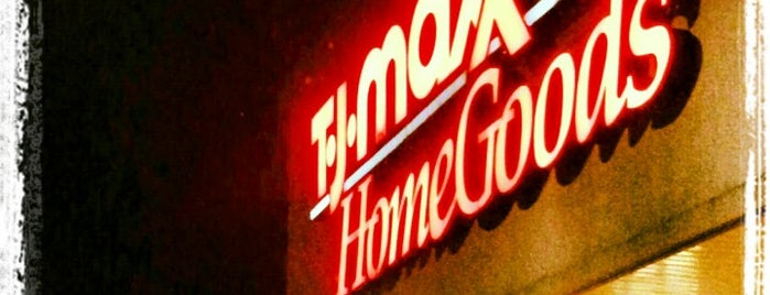 T.J. Maxx is one of Jo-Annさんのお気に入りスポット.