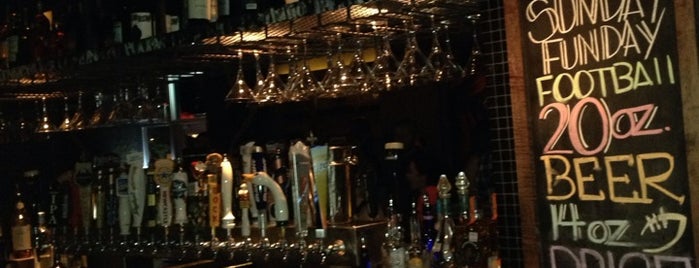 Bar Louie is one of สถานที่ที่บันทึกไว้ของ Dina.