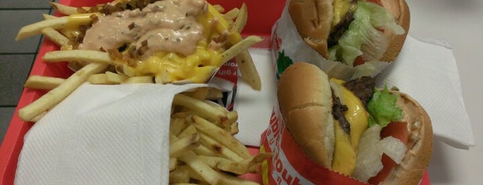 In-N-Out Burger is one of Lugares favoritos de Julie.