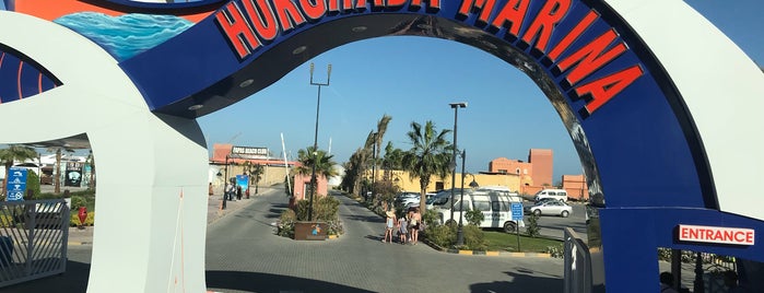 Hurghada Marina is one of สถานที่ที่ Frank ถูกใจ.