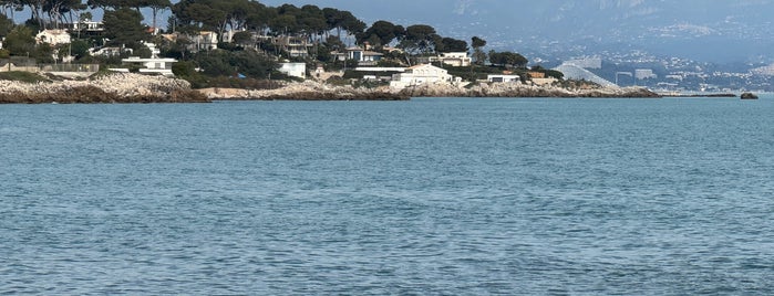 Cap d'Antibes is one of Окситания.