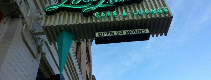 Lost Lake Cafe & Lounge is one of สถานที่ที่ Vick ถูกใจ.