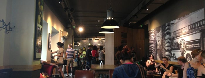 Starbucks is one of Tempat yang Disukai Yann.