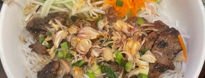 Saigon Palace is one of phở.