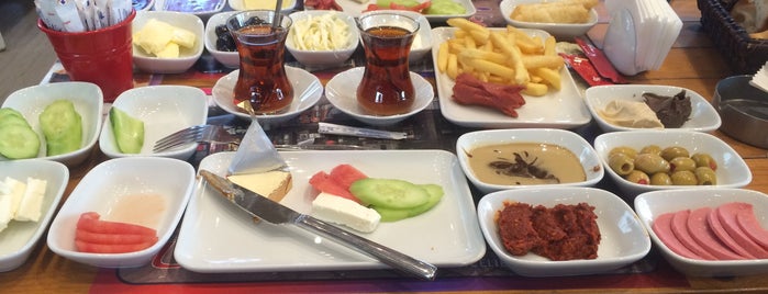 Lovely Cafe is one of Yunus Emre'nin Beğendiği Mekanlar.