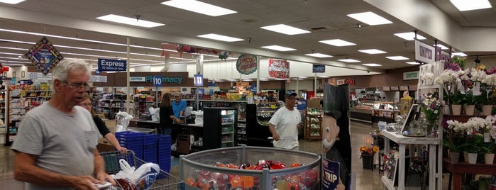United Supermarkets is one of Lugares favoritos de Jr..