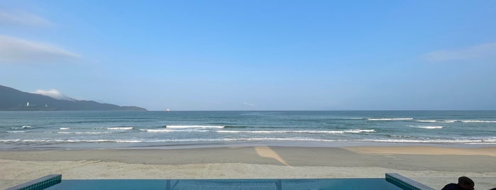 Phạm Văn Đồng Beach is one of Tempat yang Disukai Kevin.