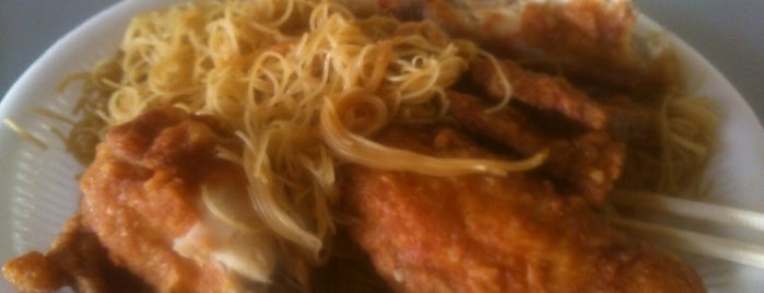 焱 Chicken Wings & Fried Bee Hoon is one of SG - Eating (not tried).