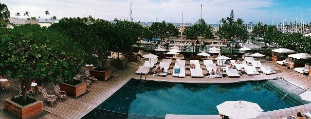 Sunrise Pool Bar at Modern Honolulu is one of Topics for Restaurant & Bar 4️⃣.