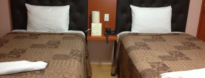 Hotel Castropol is one of Posti che sono piaciuti a LEON.