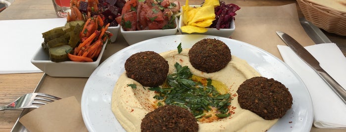 MEZZE hummus & falafel is one of Orte, die Daniel gefallen.